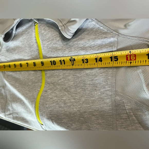 LULULEMON Clip In Long Sleeve - Picture 9 of 9